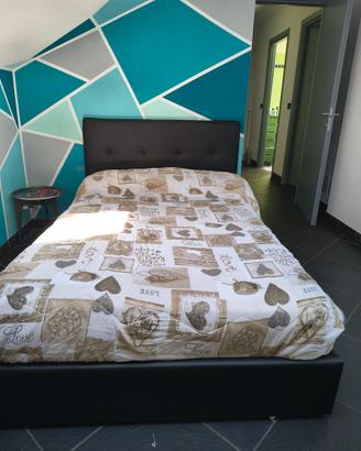 Letto a una piazza1/2 in ecopelle nera C/ CONTENIT