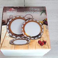 Set servizio piatti 18 pezzi. Nuovo 