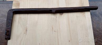 Catenaccio antico in ferro battuto a mano