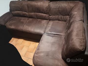 Divano angolare similpelle e alcantara