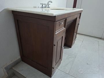 mobile bagno in legno comleto di specchio