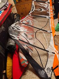 Vele windsurf Ezzy Sails e tavola windsurf
