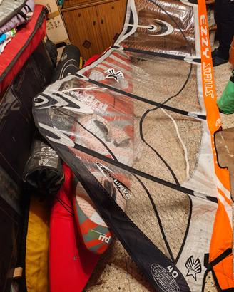 Vele windsurf Ezzy Sails e tavola windsurf