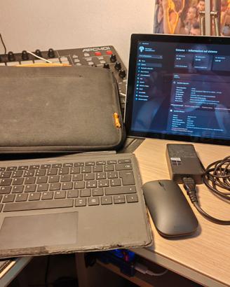 Microsoft Surface Pro 5 | Intel i5 / 4GB RAM / 128