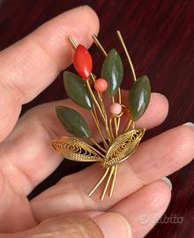 Spilla vintage in corallo e giada