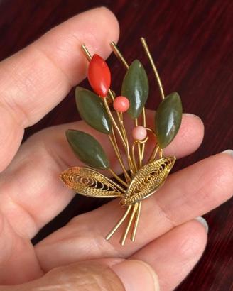 Spilla vintage in corallo e giada