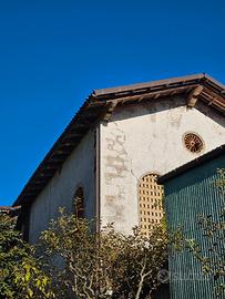 Rustico con ampio giardino con alberi da frutto