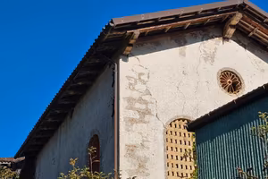 Rustico con ampio giardino con alberi da frutto