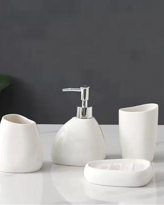 Set 4 pezzi bagno nuovo con scatola originale