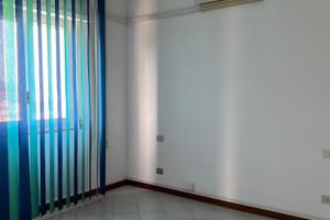 Ufficio al 2 piano con ascensore e posto auto