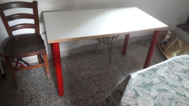 Tavolo con gambe  in acciaio smaltato