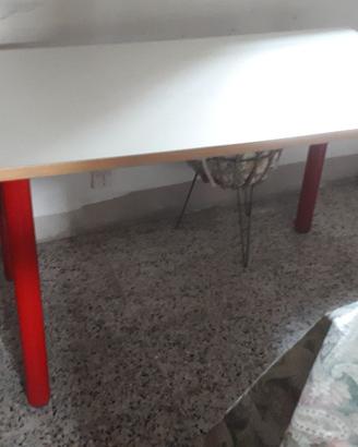 Tavolo con gambe  in acciaio smaltato