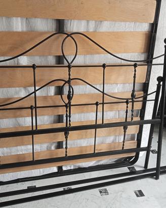 letto in ferro battuto nero