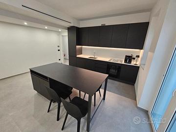 Trilocale con terrazzo complet. ristrutturato