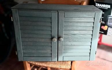 Mobiletto legno bagno con mensoline e ganci