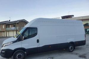 Acquistiamo Furgone Daily Sprinter Crafter chiuso