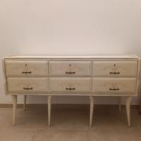 mobile in legno ristrutturato