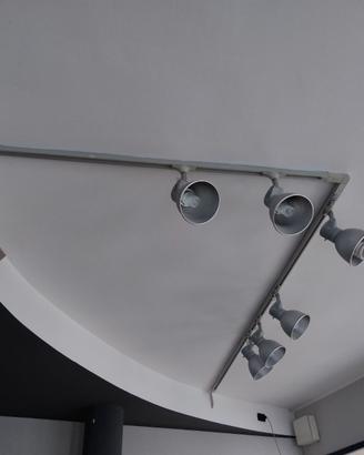 N.3 barre portafaretti a soffitto con 8 lampade