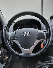 HYUNDAI I30 2010 - VOLANTE