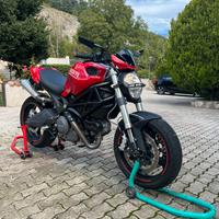 Ducati monster 696