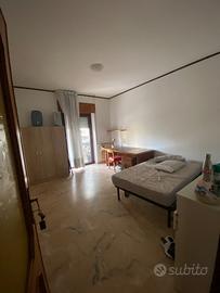 Fittesi stanza singola con balcone a Quattromiglia