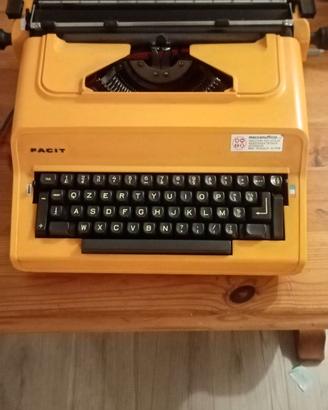 Macchina da scrivere elettrica vintage 'Facit'