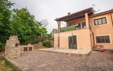 Villa Bifamiliare a Trevignano Romano 5 locali