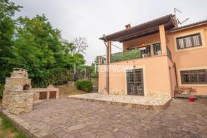 Villa Bifamiliare a Trevignano Romano 5 locali