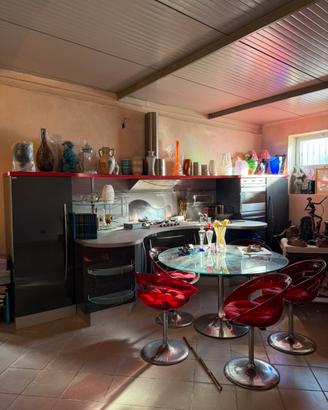 cucina colpleta dí elettrodomestici + tavolo sedie