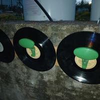 appendiabiti vintage in dischi vinile 