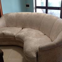 Divano in raso ad arco con 2 poltrone