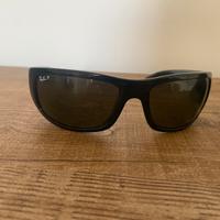Occhiali da sole Ray-ban polarizzati.
