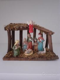 Presepe con capanna in legno