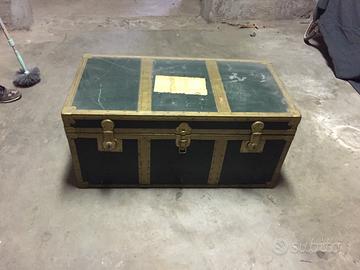 Baule d'Epoca con contenuto