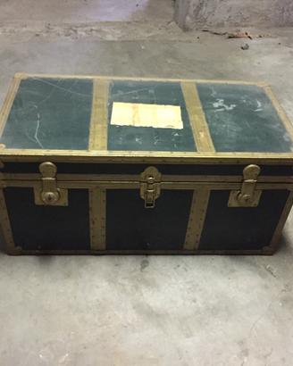 Baule d'Epoca con contenuto