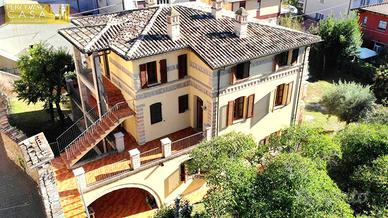 VILLA CON TRE APPARTAMENTI - Teramo