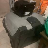 Spazzatrice uomo a bordo