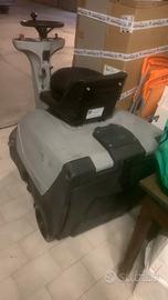 Spazzatrice uomo a bordo