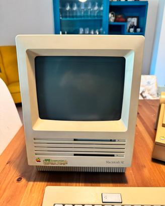 Macintosh SE model No: M5010 Apple inc.