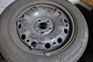 Cerchi in ferro Polo + gomme invernali 15" 