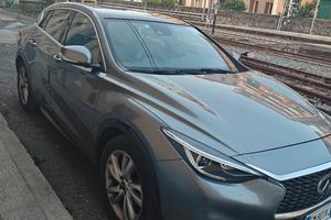 infiniti Q30 premium con audio bose