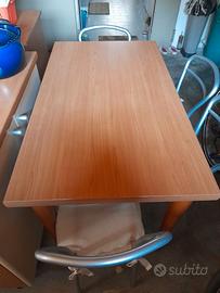 tavolo da cucina con sedie