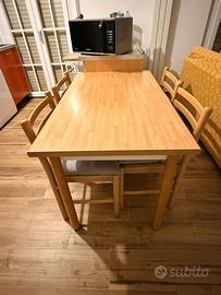 Tavolo allungabile e sedie