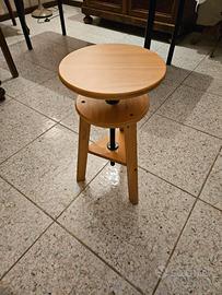 Sgabello in legno a vite regolabile in altezza