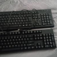 due tastiere un monitor