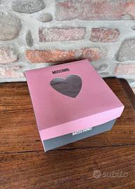 Scatola Moschino con cuore