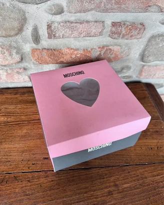 Scatola Moschino con cuore