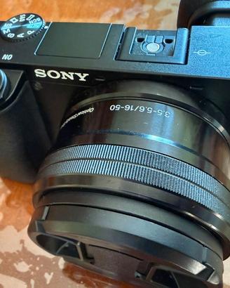 Fotocamera Sony α6100 con due Obiettivi più kit