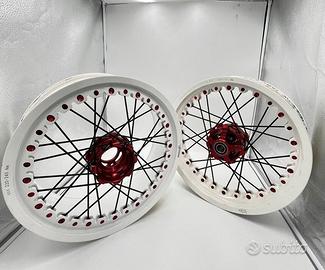 COPPIA CERCHI MV AGUSTA DRAGSTER A RAGGI BIANCO