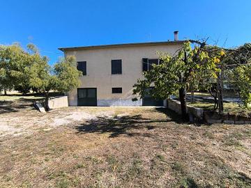 Villa di 160 m² con più di 5 locali e box auto a T